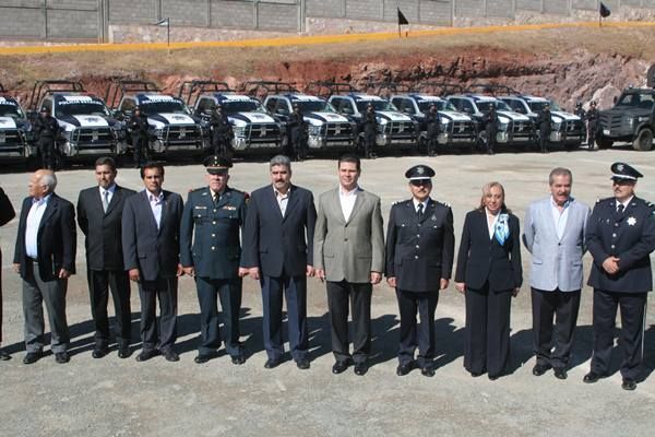 entrega-de-equipo-policias-7