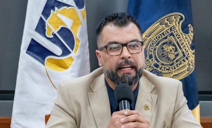 secretario-armando-flores