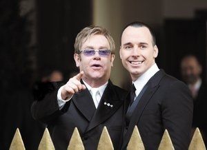 Elton John y su pareja Elton John y su pareja