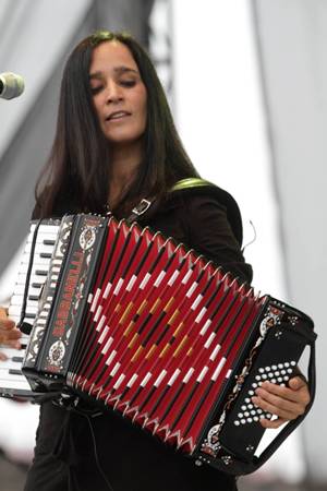 julieta-venegas julieta-venegas