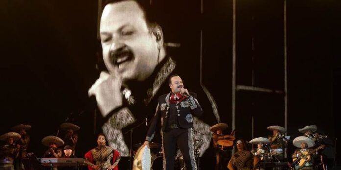 Pepe Aguilar cantó a los jerezanos Pepe Aguilar cantó a los jerezanos