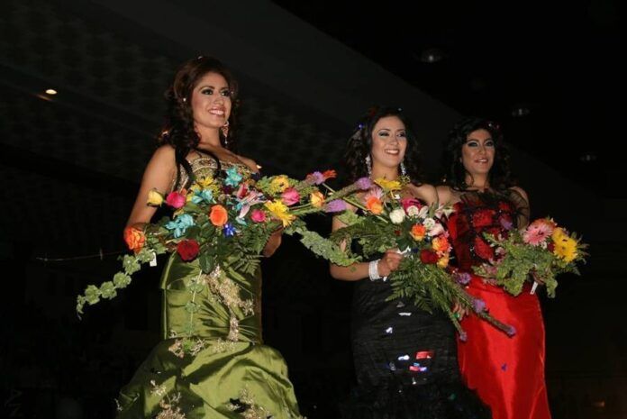 Estefani Camargo, Elo Flores y Jackie Ultreras son las tres jóvenes que buscarán la corona de la Feria de Primavera Jerez 2011. Estefani Camargo, Elo Flores y Jackie Ultreras son las tres jóvenes que buscarán la corona de la Feria de Primavera Jerez 2011.