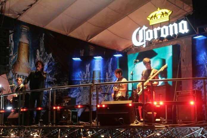 los-daniels-espacio-corona-fenaza-2011-3 los-daniels-espacio-corona-fenaza-2011-3