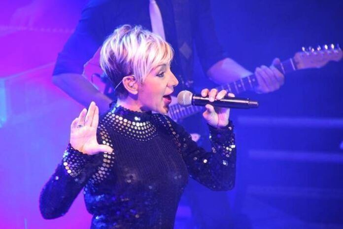 ana-toroja-fenaza-2011-2 ana-toroja-fenaza-2011-2