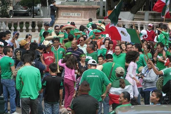 festejando-triunfo-mexico-4