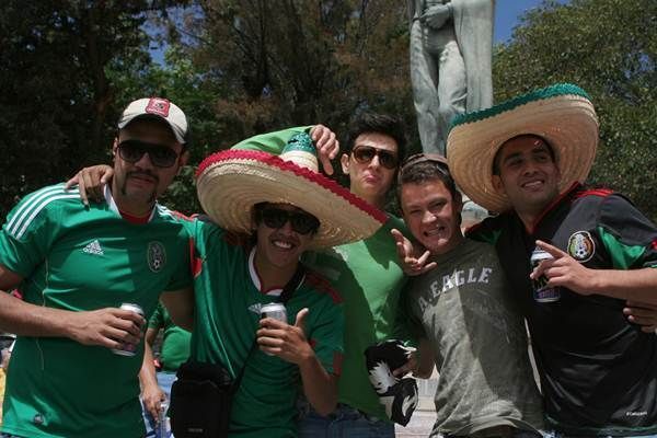 festejando-triunfo-mexico-7