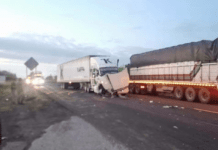 Provocan accidente de tráiler nuevos topes del Bienestar en la carretera en Juan Aldama