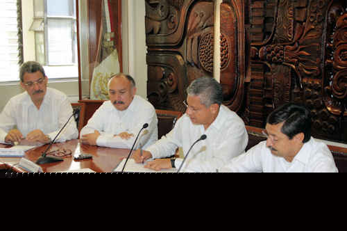Los rectores signan el convenio. Los rectores signan el convenio.