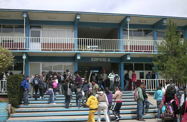 Los alumnos de Guadalupe tienen que trasladarse a la capital para tomar sus clases