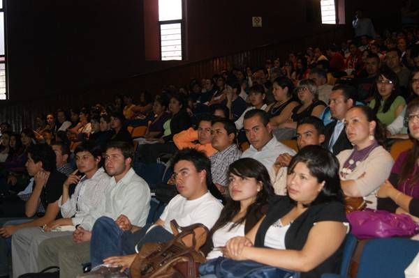 Alumnos de la Unidad de Derecho asistieron a la conferencia “Los derechos de la víctima y el nuevo sistema penal”.