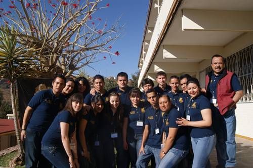 Alumnos que participan en el maratón de conocimientos