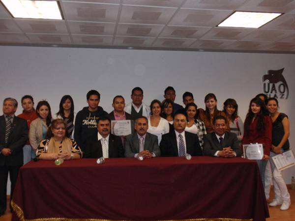 Fueron reconocidos los 17 mejores estudiantes de la Licenciatura de Médico Cirujano Dentista. Fueron reconocidos los 17 mejores estudiantes de la Licenciatura de Médico Cirujano Dentista.