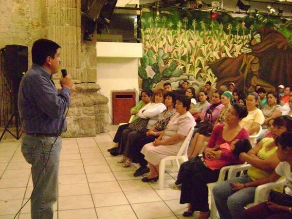 En las visitas con los estudiantes de bachillerato de la región se dieron a conocer las alternativas de formación académica que la UAZ ofrece a través del Campus Jalpa .