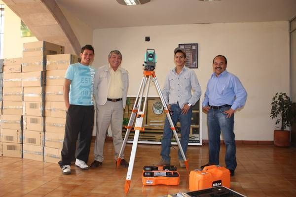 El director recibió el equipo