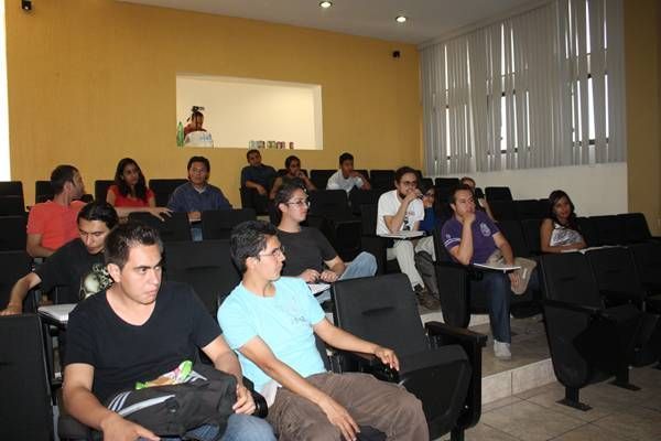 Los alumnos de la Licenciatura en Física participan en el curso