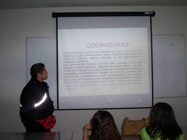 Personal de Protección Civil instruyó a alumnos de Enfermería