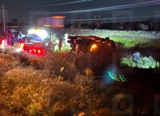 Vuelcan jornaleros en la carretera en Fresnillo